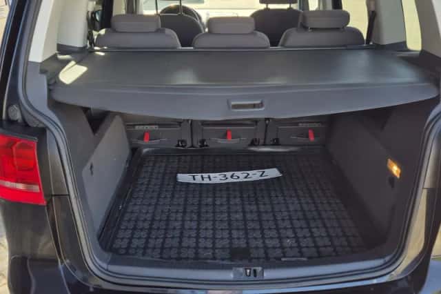 Volkswagen Touran (2012) thumbnail 4