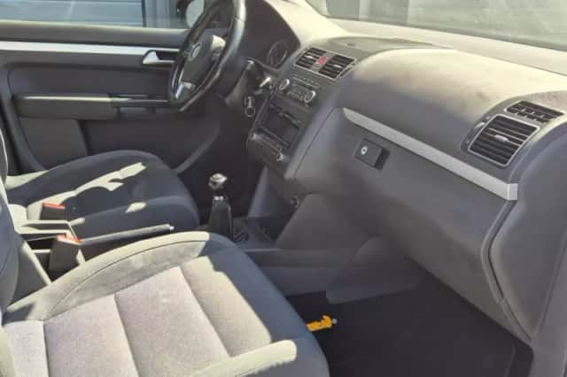Volkswagen Touran (2012) thumbnail 5
