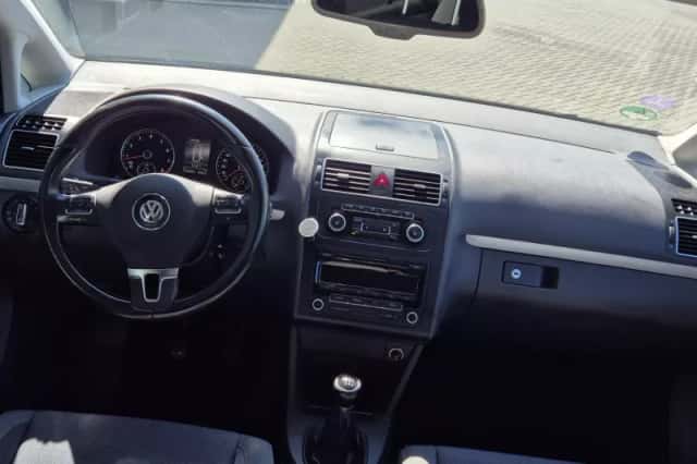 Volkswagen Touran (2012) thumbnail 6