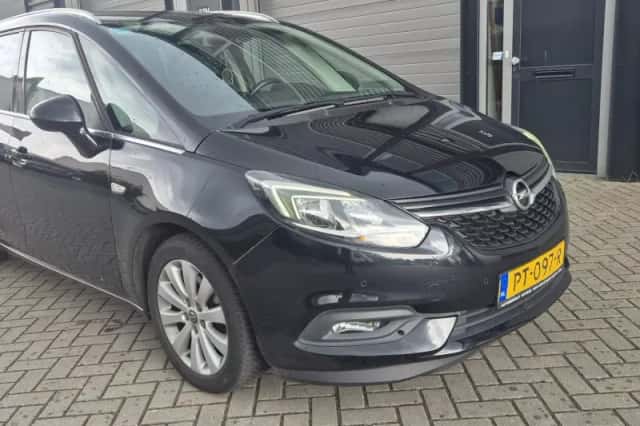Opel Zafira (2017) thumbnail 1