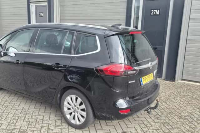 Opel Zafira (2017) thumbnail 3