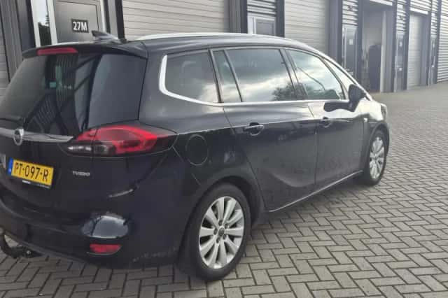Opel Zafira (2017) thumbnail 4