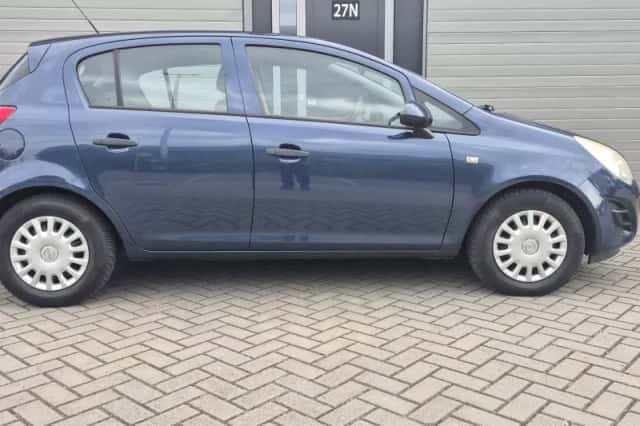 Opel Corsa (2011) thumbnail 2