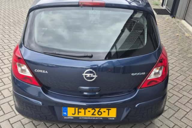 Opel Corsa (2011) thumbnail 4