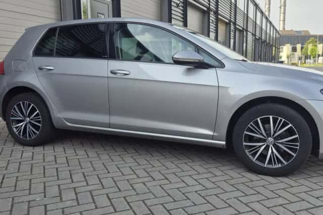 Volkswagen Golf (2017) thumbnail 1