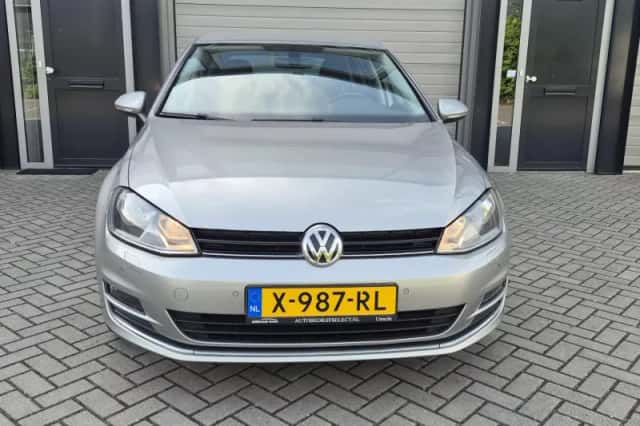 Volkswagen Golf (2017) thumbnail 3