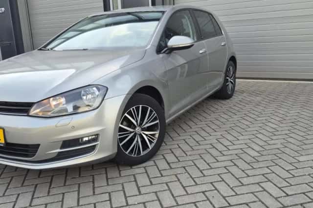 Volkswagen Golf (2017) thumbnail 4