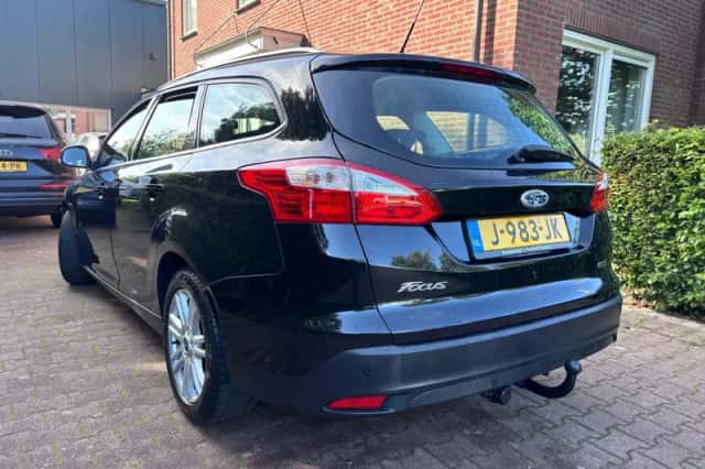 Ford Focus (2012) thumbnail 2