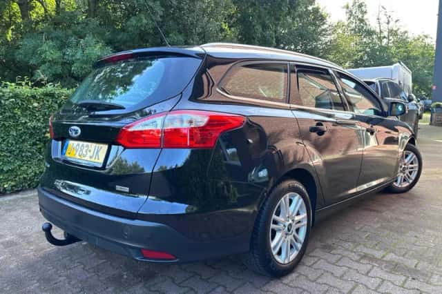 Ford Focus (2012) thumbnail 3