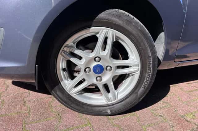 Ford Fiesta (2014) thumbnail 2