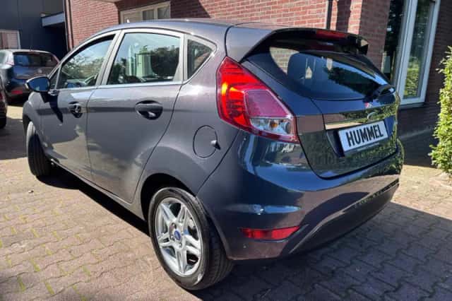 Ford Fiesta (2014) thumbnail 3