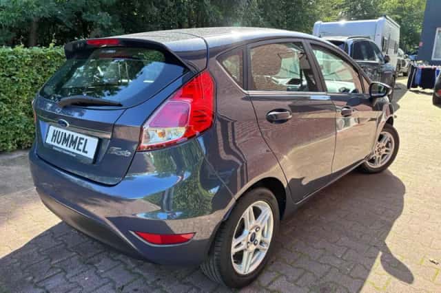 Ford Fiesta (2014) thumbnail 4