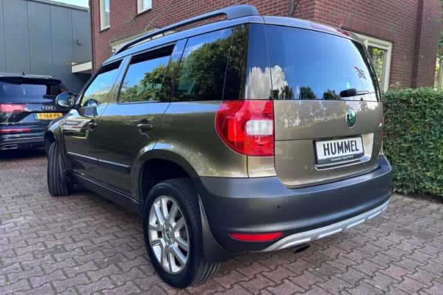 Škoda Yeti (2011) thumbnail 2