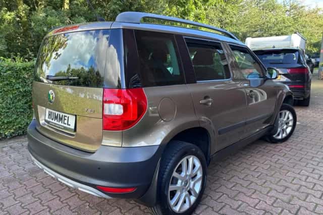 Škoda Yeti (2011) thumbnail 3