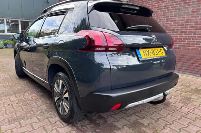 Peugeot 2008 (2017) thumbnail 2