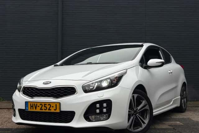 Kia Pro Cee'd (2016) thumbnail 1