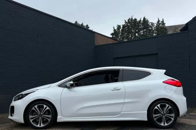 Kia Pro Cee'd (2016) thumbnail 2
