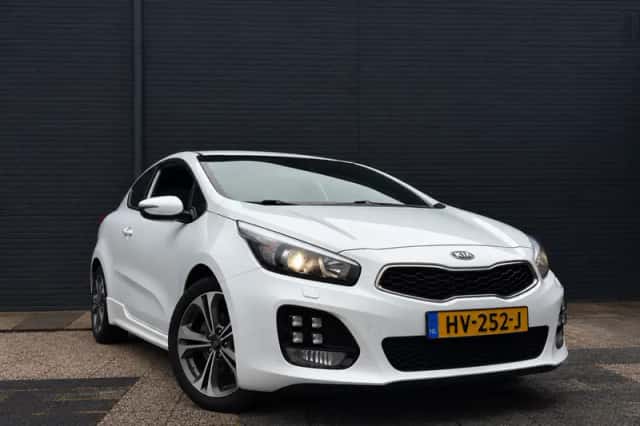 Kia ProCeed (2016) thumbnail 4