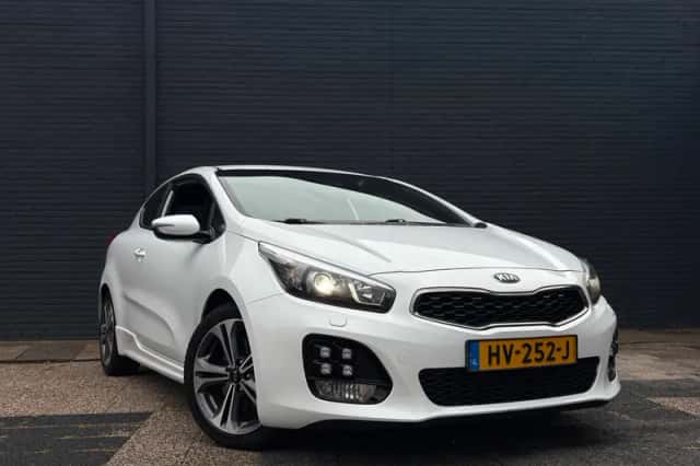Kia Pro Cee'd (2016) thumbnail 4