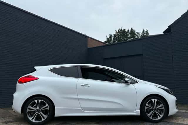 Kia Pro Cee'd (2016) thumbnail 5