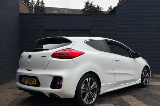 Kia Pro Cee'd (2016) thumbnail 6