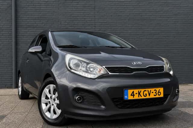 Kia Rio (2013) thumbnail 4