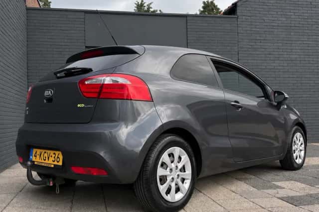 Kia Rio (2013) thumbnail 6