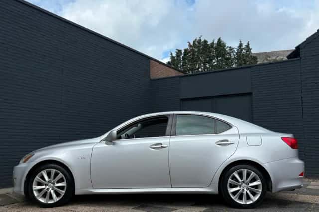 Lexus IS (2008) thumbnail 2
