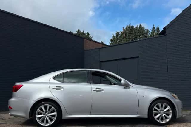 Lexus IS (2008) thumbnail 5