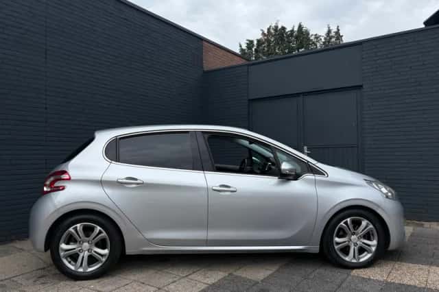 Peugeot 208 (2012) thumbnail 5