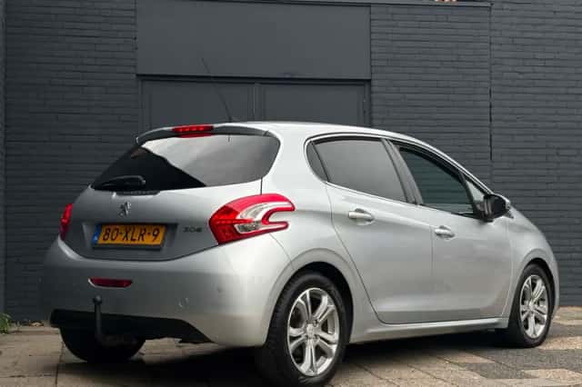 Peugeot 208 (2012) thumbnail 6
