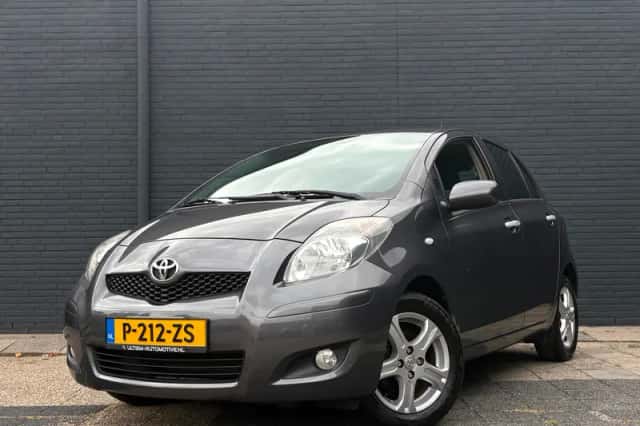 Toyota Yaris (2011) thumbnail 1