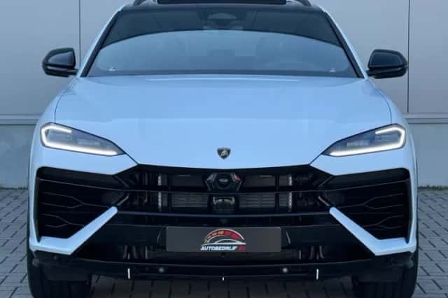 Lamborghini Urus (2026) thumbnail 2