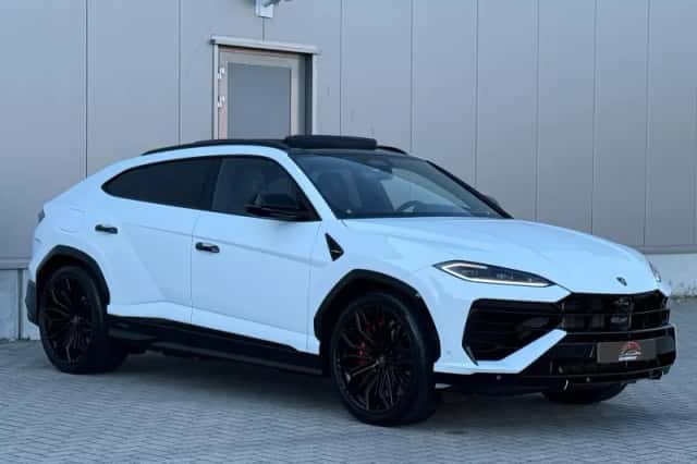 Lamborghini Urus (2026) thumbnail 3