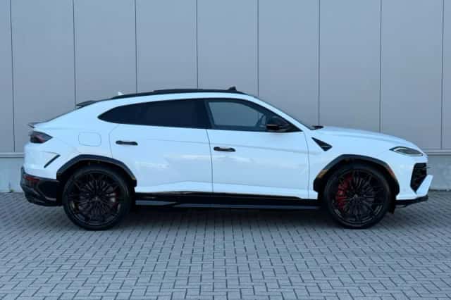 Lamborghini Urus (2026) thumbnail 4