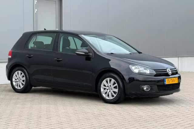 Volkswagen Golf (2012) thumbnail 3