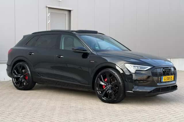 Audi e-tron (2019) thumbnail 5