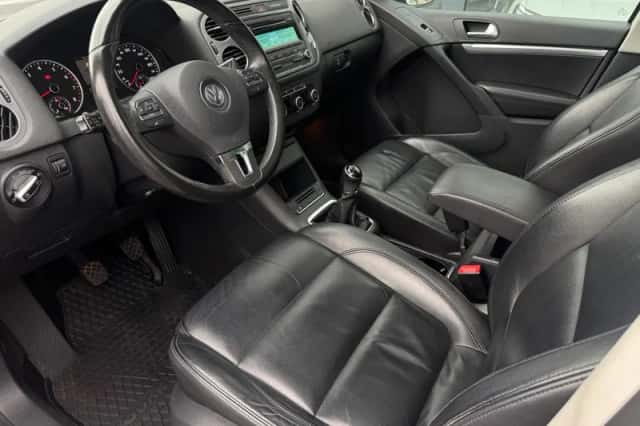 Volkswagen Tiguan (2011) thumbnail 2