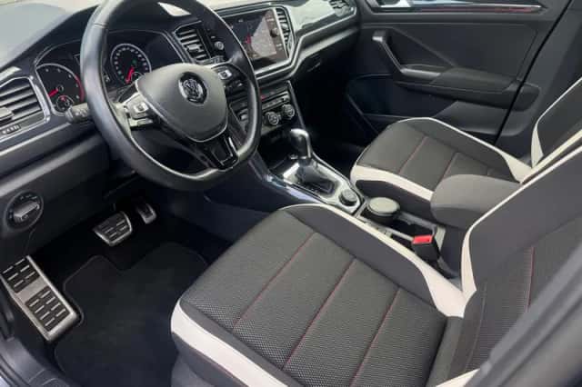 Volkswagen T-Roc (2018) thumbnail 2