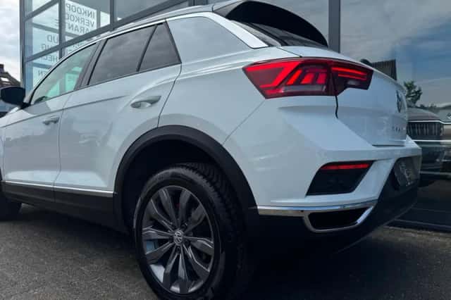 Volkswagen T-Roc (2019) thumbnail 3