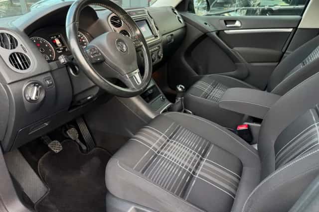 Volkswagen Tiguan (2016) thumbnail 2