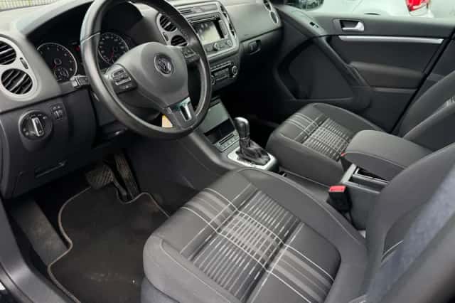 Volkswagen Tiguan (2015) thumbnail 2