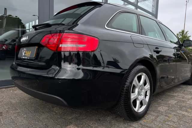 Audi A4 (2009) thumbnail 2