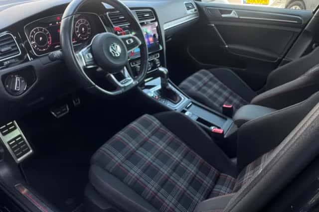 Volkswagen Golf (2017) thumbnail 2