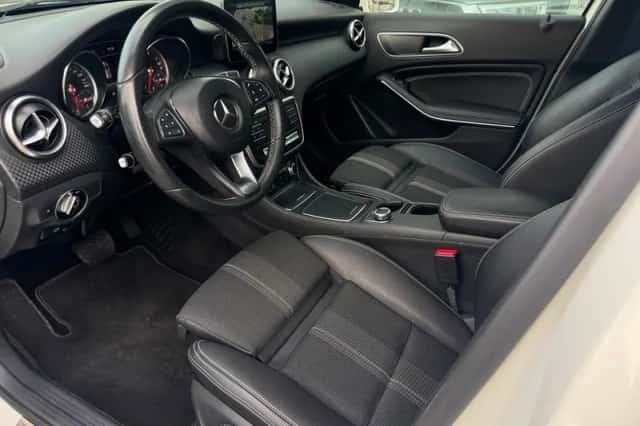 Mercedes-Benz A-Klasse (2017) thumbnail 2