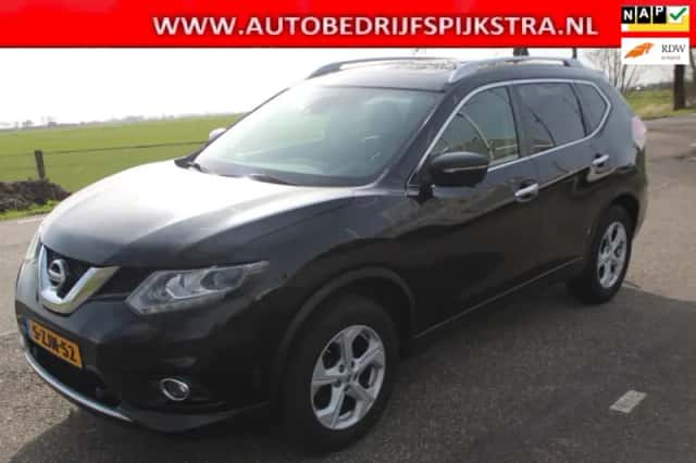 Nissan X-Trail (2015) thumbnail 1