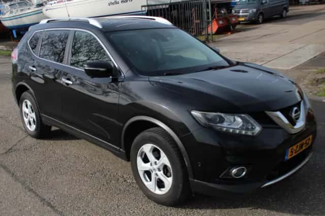 Nissan X-Trail (2015) thumbnail 2