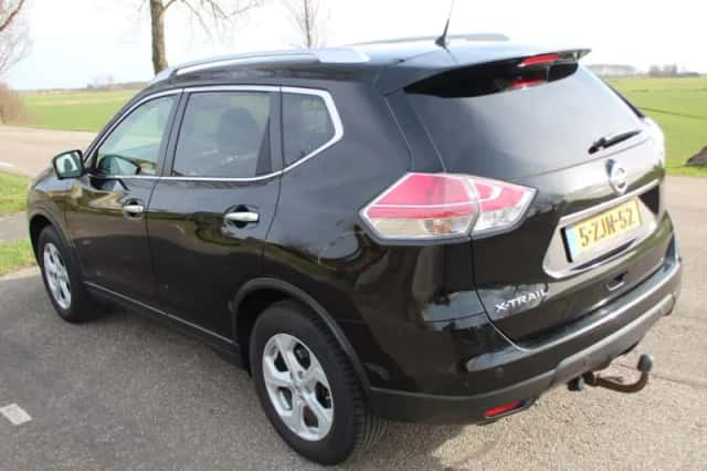 Nissan X-Trail (2015) thumbnail 3