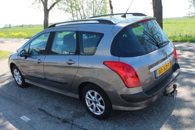 Peugeot 308 (2009) thumbnail 4
