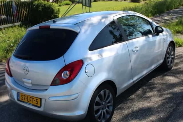 Opel Corsa (2010) thumbnail 4
